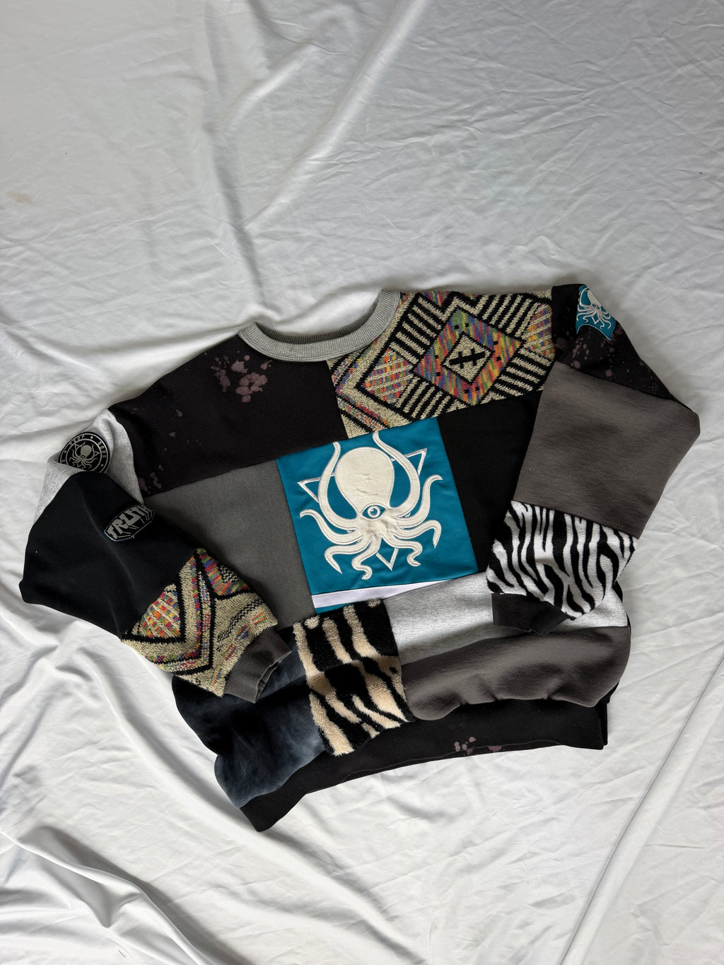 DARK LIGHT REWORKED CREWNECK