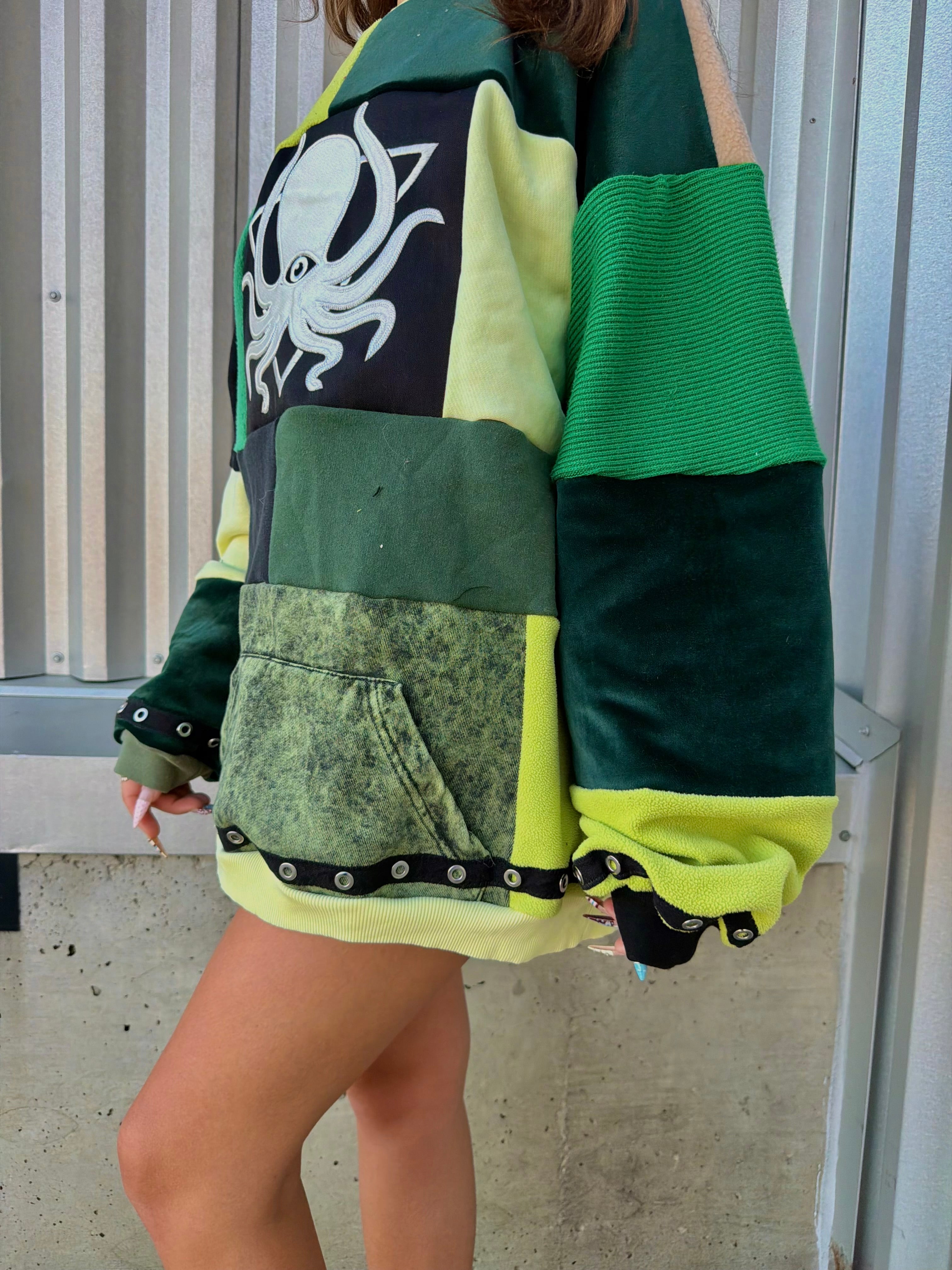 ALIEN BASS REWORKED CREWNECK