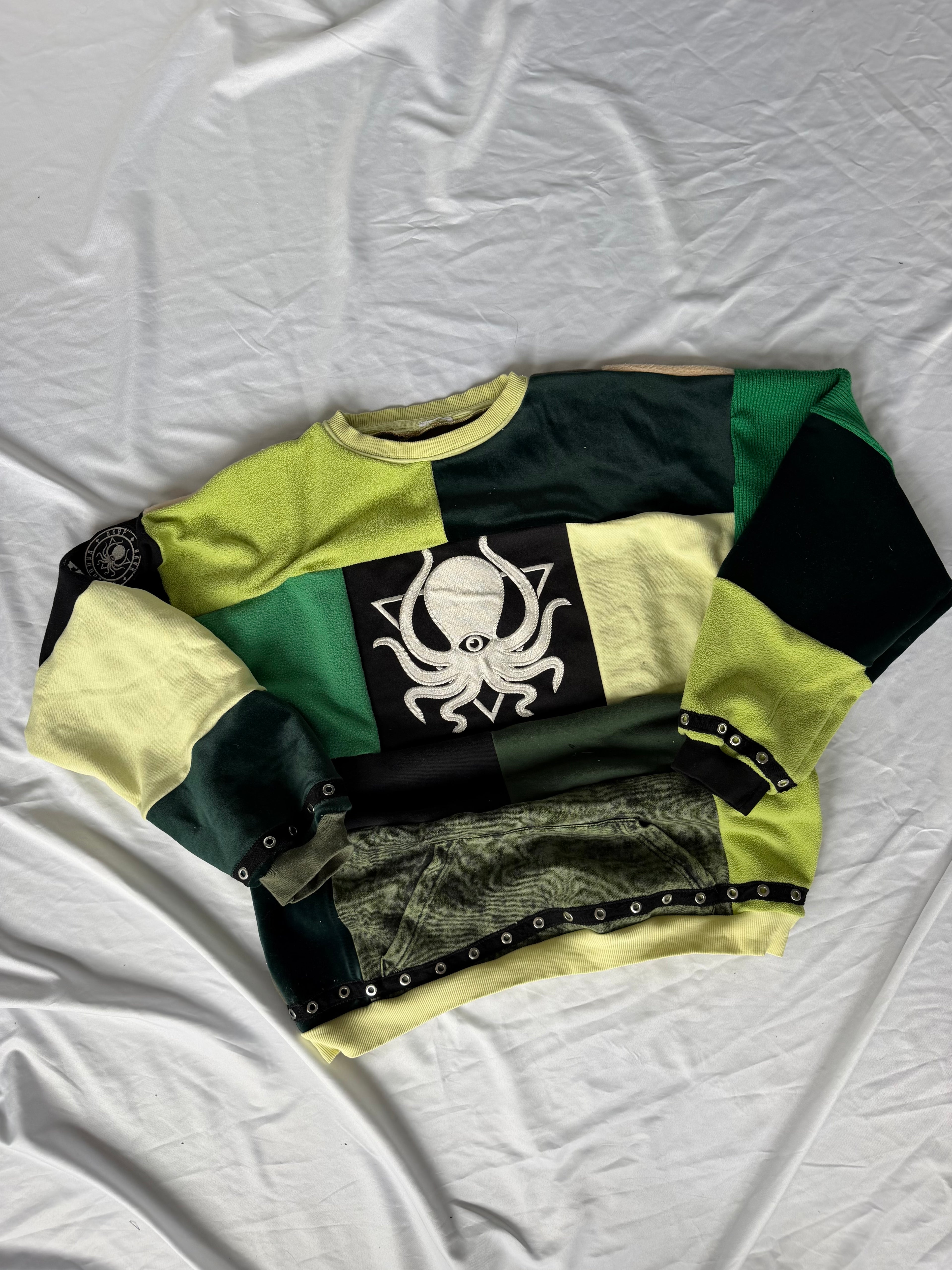 ALIEN BASS REWORKED CREWNECK